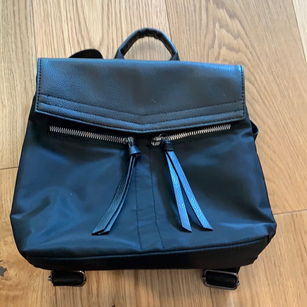 Backpack - Picture 1 of 3